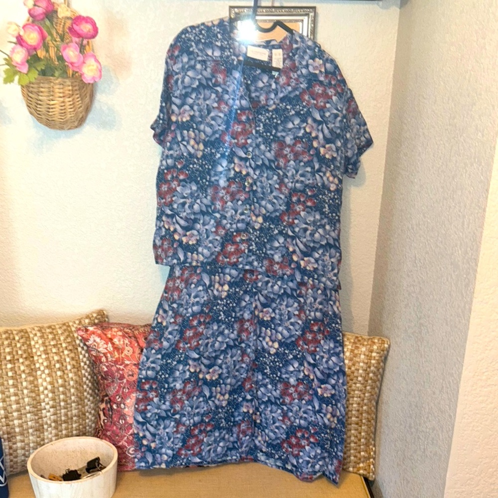 Liz Claiborne 2 pc Set Floral Top and skirt